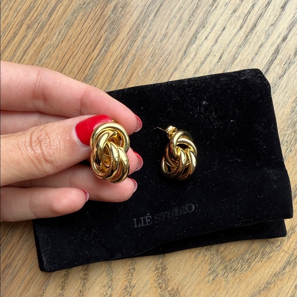 LIÉ STUDIO - The Vera Earrings - Gold & Elegant